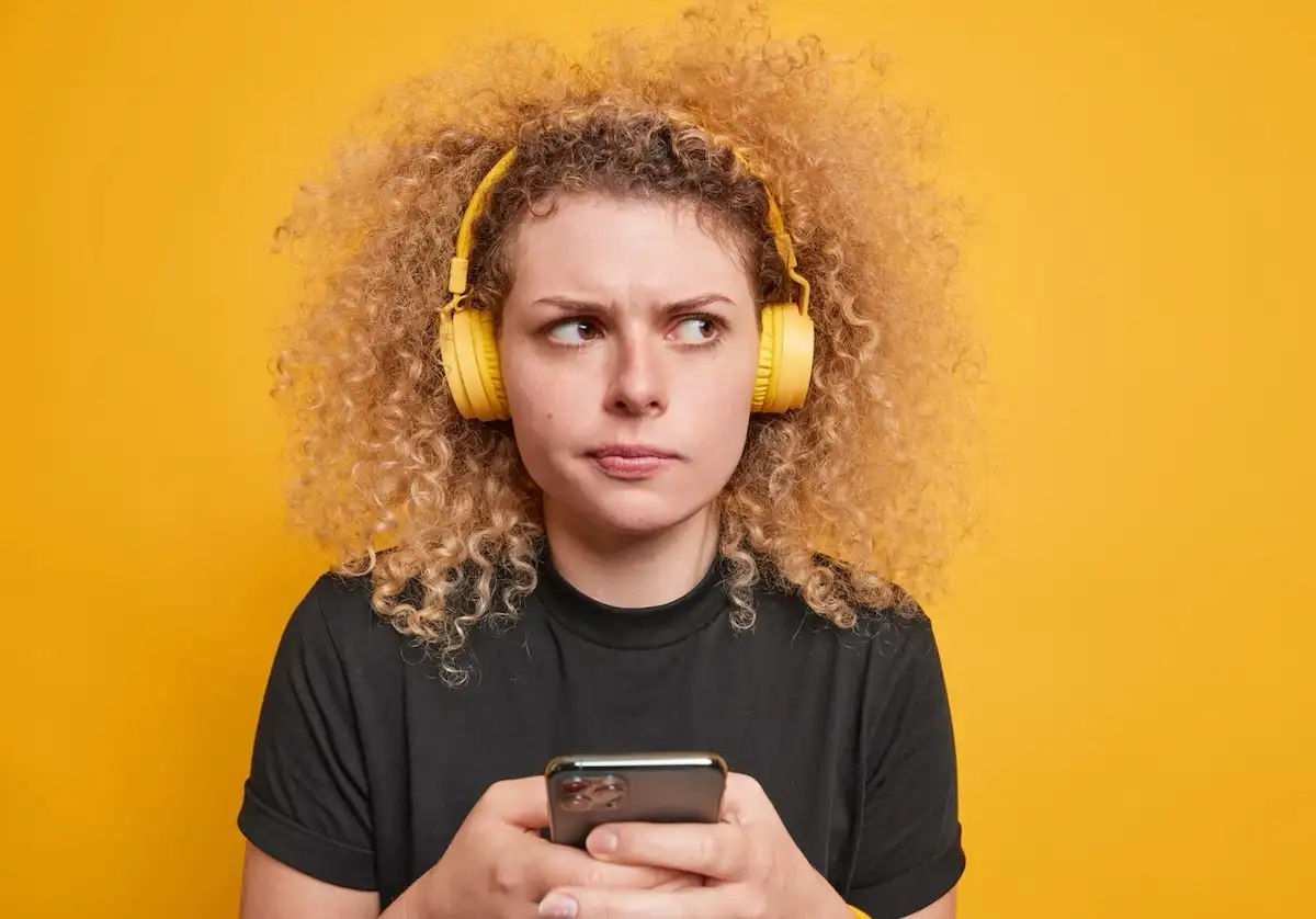 Podcast et Stockage : Combien pèse un épisode et comment l'écouter hors-ligne ?