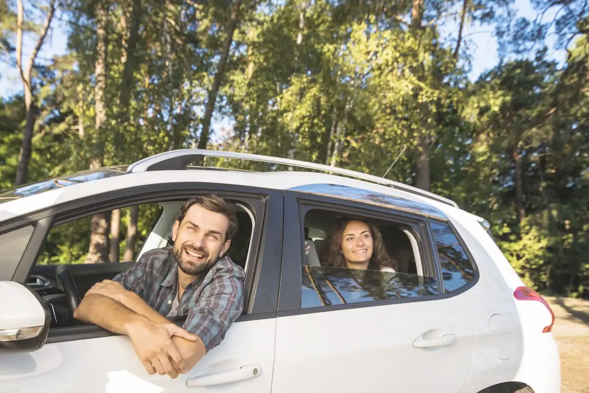 Quel podcast écouter en voiture ? Notre sélection pour vos trajets