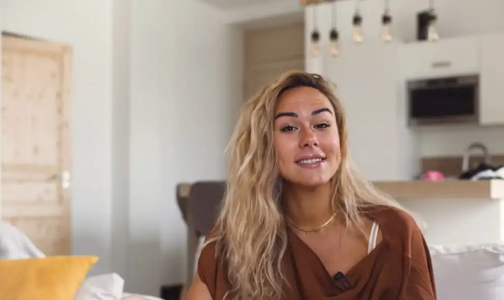 Chloé Bloom, voix de l’introspection : décryptage du podcast La vie suffit !